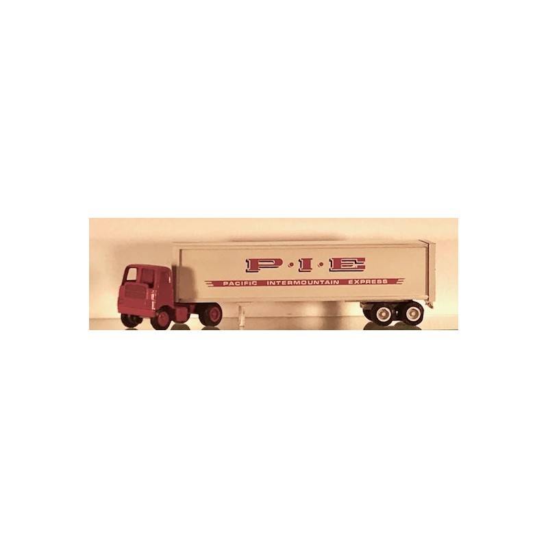 WINROSS P.I.E. PACIFIC INTERMOUNTAIN EXPRESS TRACTOR AND TRAILER TRUCK