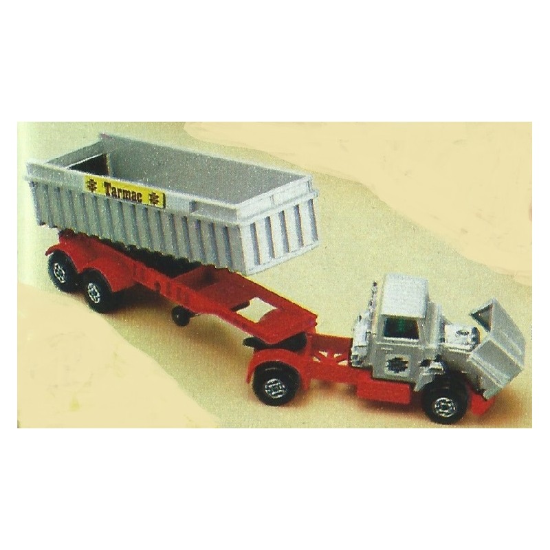 MATCHBOX K-18 ARTICULATED TIPPER TARMAC TRUCK