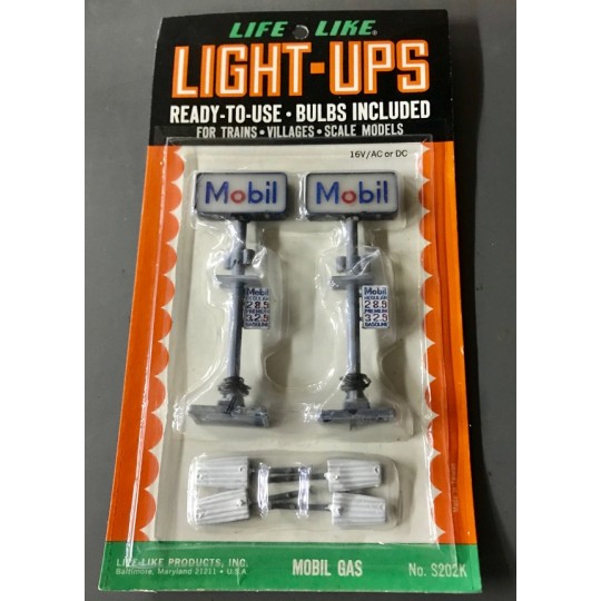 LIFE LIKE LIGHT-UPS MOBIL GAS STATION SIGNS S202K