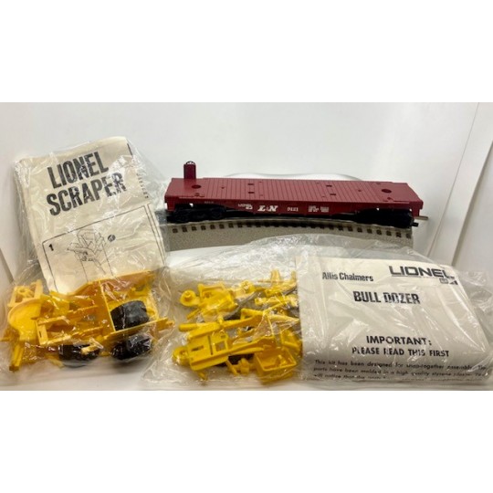 LIONEL 6-9121 LOUISVILLE AND NASHVILLE FLATCAR WITH PLASTIC BULLDOZER AND SCRAPER