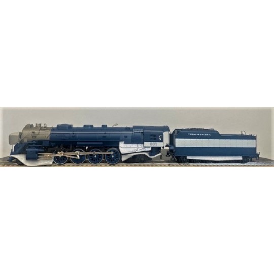 LIONEL 18024 SEARS TEXAS AND PACIFIC L-3 4-8-2 STEAM LOCOMOTIVE AND TENDER WITH DISPLAY CASE