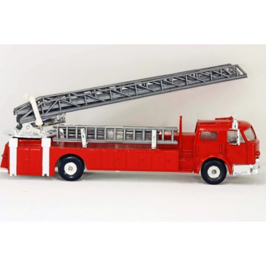 MODEL POWER  MP-7968 FIRE FIGHTERS FIRE ENGINE WITH LADDER TRUCK
