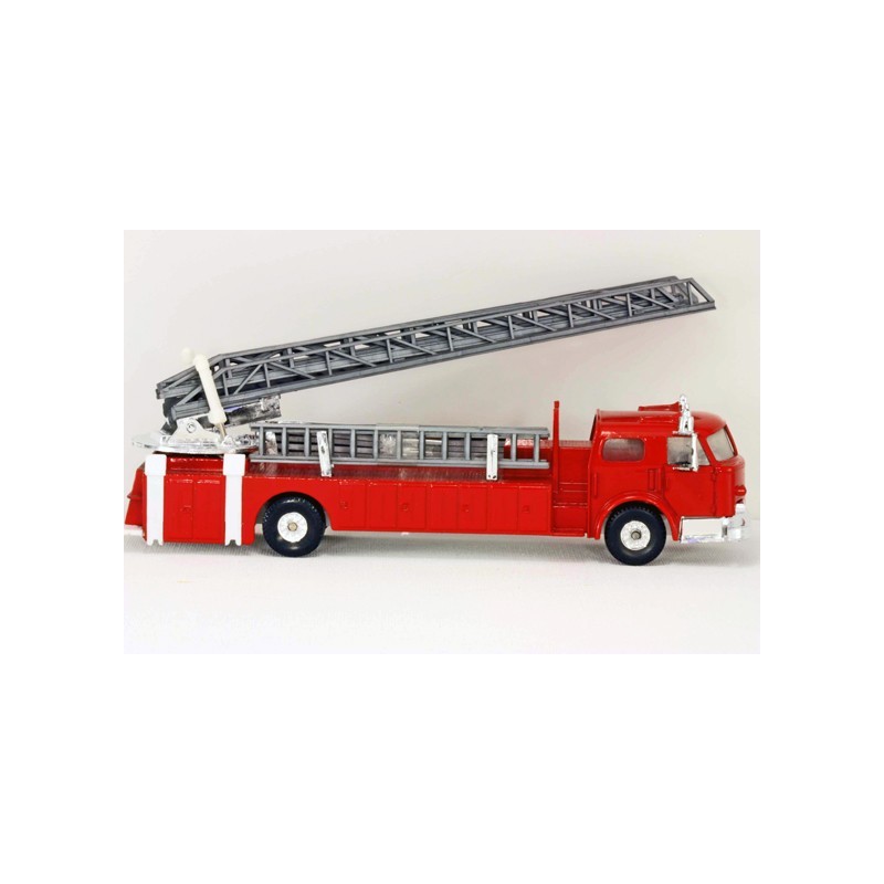 MODEL POWER  MP-7968 FIRE FIGHTERS FIRE ENGINE WITH LADDER TRUCK
