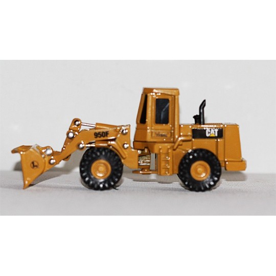 LIONEL 950F ERTL CATERPILLAR FRONT LOADER