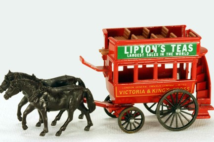 Lledo Days Gone DG040 Horse Drawn Double Deck Coach Lipton Tea