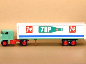 WINROSS 7UP TRACTOR AND TRAILER TRUCK