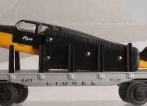 LIONEL 19430 AT AND SF FLATCAR WITH BEECHCRAFT BONANZA AIRPLANE