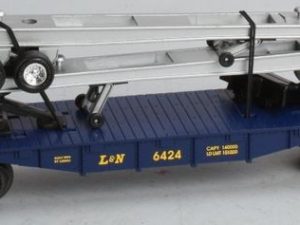 LIONEL 19474 LOUISVILLE AND NASHVILLE FLATCAR WITH DIE CAST TRAILER FRAMES