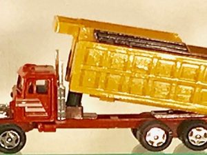 ERTL 1410 IH PAYSTAR HEAVY HAULER DUMP TRUCK WITH YELLOW DUMP BED