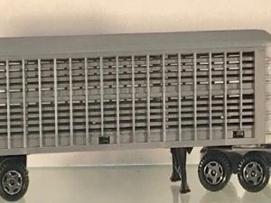 ERTL 1424 IH LIVESTOCK TRUCK VAN