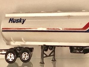 ERTL 1326 MACK TRUCK WITH HUSKY TANKER