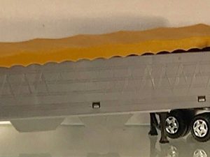 ERTL 1423 TRANSTAR II MACK TRUCK WITH GRAIN TRAILER