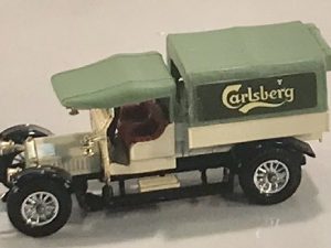 MATCHBOX Y-13 MODELS OF YESTERYEAR CARLSBERG 1918 CROSSLEY TRUCK