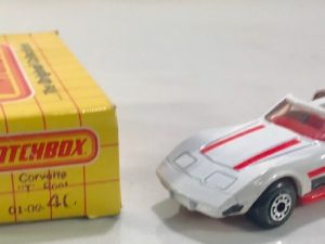 MATCHBOX 40 CORVETTE T ROOF CAR