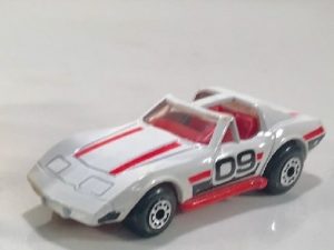 MATCHBOX 40 CORVETTE T ROOF CAR