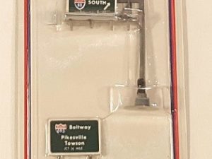 LIFE LIKE 1214 INTERSTATE OVERHEAD ROAD SIGNS O GAUGE