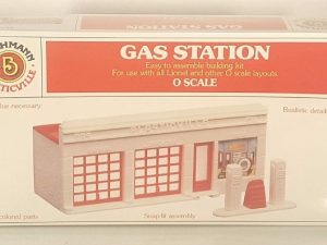 BACHMANN 1962 GAS STATION BUILDING KIT O GAUGE