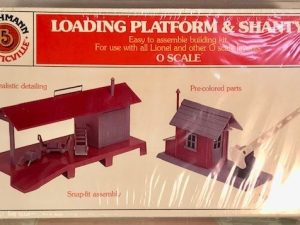 BACHMANN 1952 RAILROAD SHANTY AND LOADING PLATFORM BUILDING KIT O GAUGE