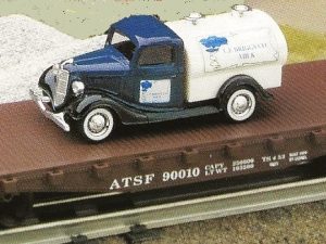 LIONEL 17529 ATCHISON TOPEKA AND SANTA FE FLATCAR WITH 1936 FORD MILK TRUCK