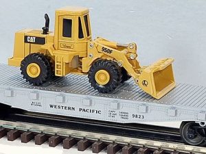 LIONEL 17517 WESTERN PACIFIC FLATCAR WITH ERTL CATERPILLAR FRONTLOADER STANDARD O