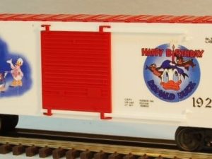 LIONEL 19242 DONALD DUCK 50TH ANNIVERSARY HI CUBE BOXCAR