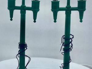 K-LINE K-109  DOUBLE LIGHTED LAMPPOSTS O GAUGE