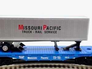 LIONEL 16910 MISSOURI PACIFIC FLATCAR WITH TRAILER