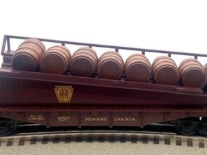 LIONEL 16317 PENNSYLVANIA RAILROAD BARREL RAMP CAR
