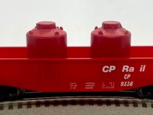LIONEL 6-9336 CANADIAN PACIFIC RAIL GONDOLA WITH CANISTERS