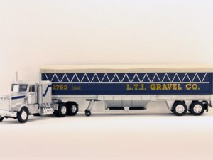 LIONEL 12785 L.T.I. GRAVEL CO. TRACTOR GRAVEL TRUCK