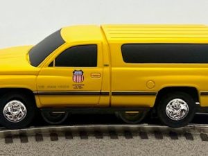 LIONEL 18439 UNION PACIFIC DODGE RAM TRACK INSPECTION VEHICLE
