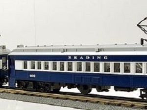LIONEL 18331 AND 18337 READING 4 UNIT MU COMMUTER CAR SET
