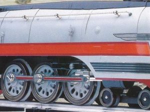 LIONEL 13004 TINPLATE HIAWATHA STEAM LOCOMOTIVE AND TENDER WITH 13006 HIAWATHA PASSENGER CARS