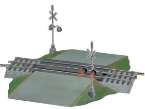 LIONEL 12052 FASTRACK GRADE CROSSING WITH FLASHERS