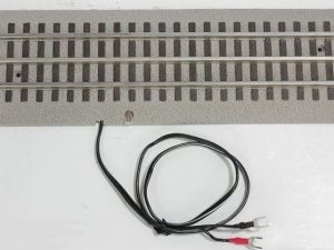 LIONEL 12016 FASTRACK SPECIAL TERMINAL TRACK SECTION WITH POWER INDICATOR BULB