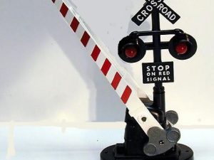 LIONEL 2162 AUTO CROSSING GATE AND SIGNAL ACCESSORY