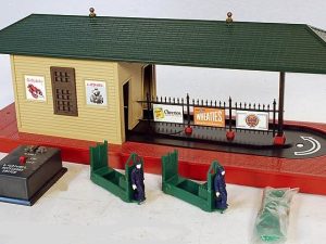 LIONEL 2323 OPERATING FREIGHT STATION ACCESSORY