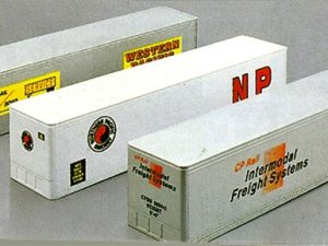 LIONEL 12907 NORTHERN PACIFIC RAILWAY, CP RAIL AND WESTERN PACIFIC INTERMODAL CONTAINER SET