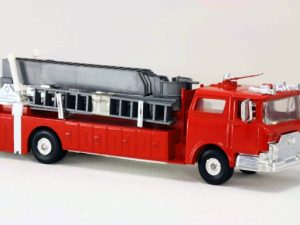 MODEL POWER  MP-8968-1 FIRE FIGHTERS FIRE ENGINE MOUNTED SNORKEL AND AERIAL SNORKEL TRUCK