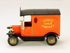 Lledo Days Gone DG062 1912 MODEL T VAN - COOKIE COACH