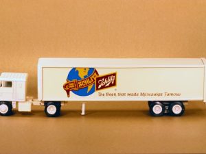 WINROSS SCHLITZ TRACTOR AND TRAILER TRUCK