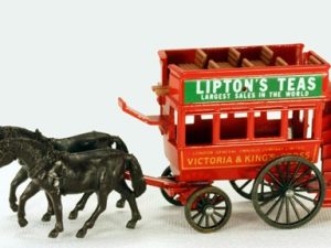 Lledo Days Gone DG040 Horse Drawn Double Deck Coach Lipton Tea Victoria & King's Cross